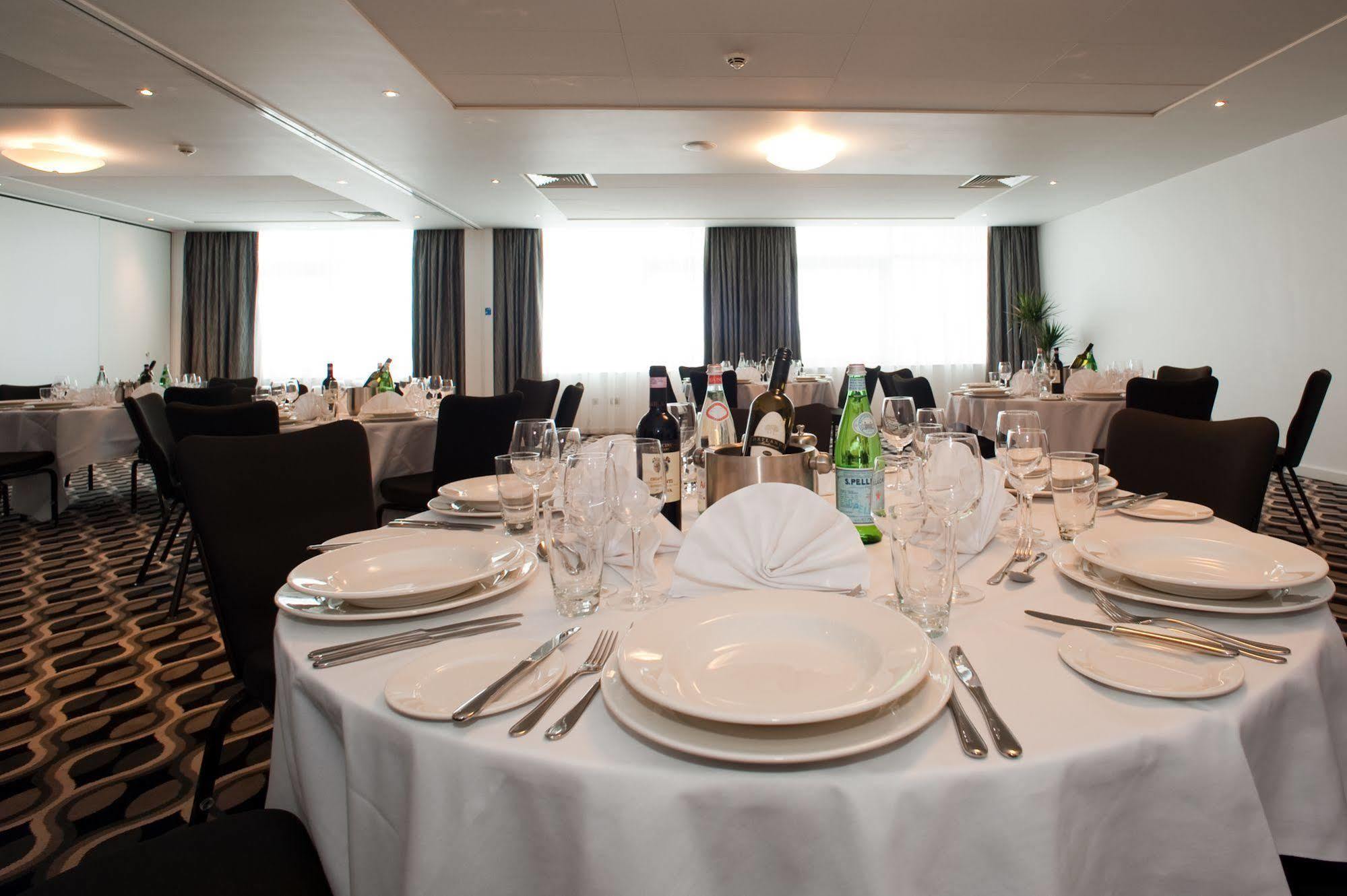 Holiday Inn Derby Riverlights By Ihg Restoran fotoğraf